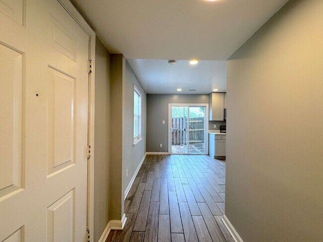Building Photo - Comfortable Living in a Convenient Lorton Location