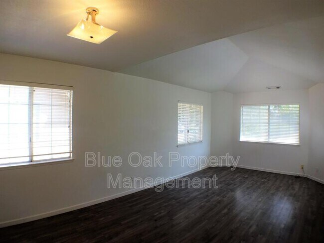 Building Photo - 54 Glenshire Ln
