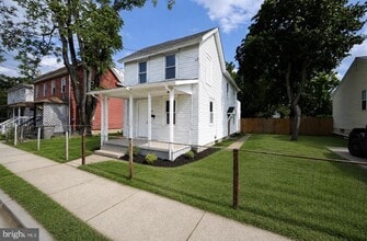 Building Photo - 210 W Buck St