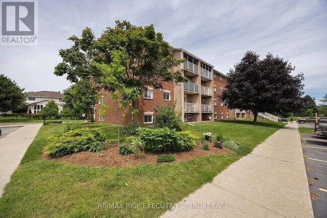 Photo du bâtiment - 580 Armstrong Rd