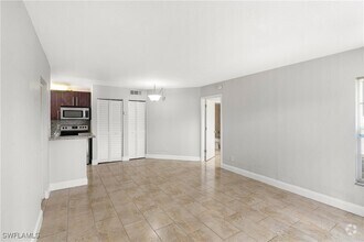 Building Photo - 185 Santa Clara Dr