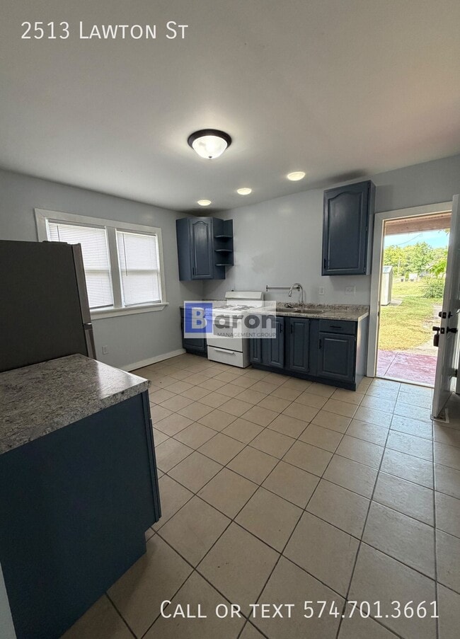 Building Photo - 2513 Lawton St