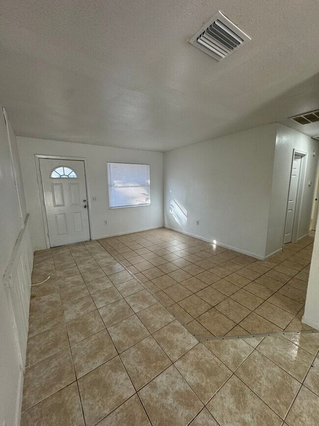 Foto del edificio - Roselle Ave