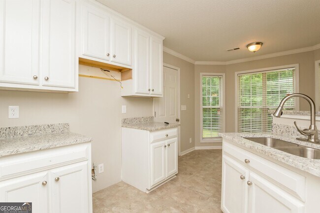 Foto del edificio - 730 Pinehurst Dr