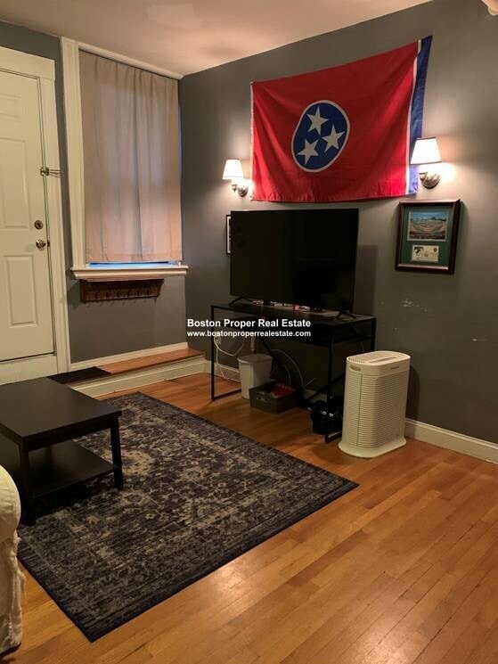 Photo - 583 Beacon St Apartments