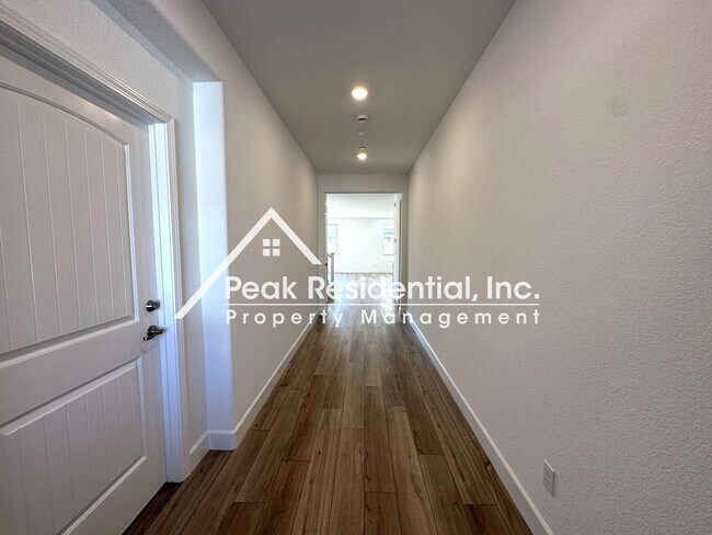 Foto del edificio - 4 br, 3.5 bath House - 8016 Pentro Wy