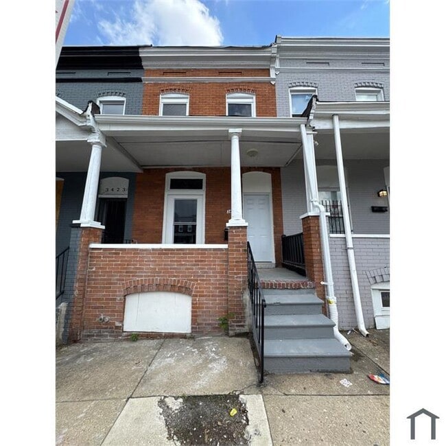 Building Photo - 3 Bedroom Home