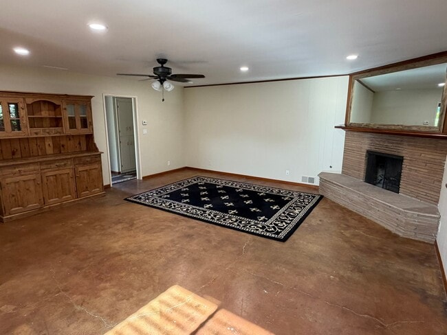 Building Photo - 1722 Eucalyptus Dr