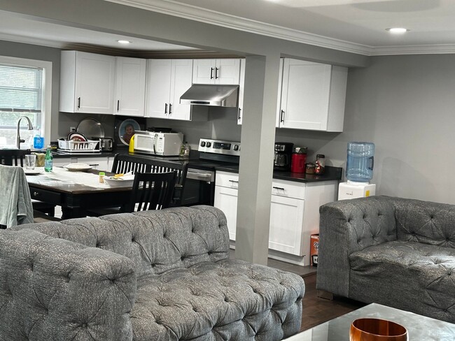 Building Photo - 2 Bedroom Single Family Home in Linthicum ...