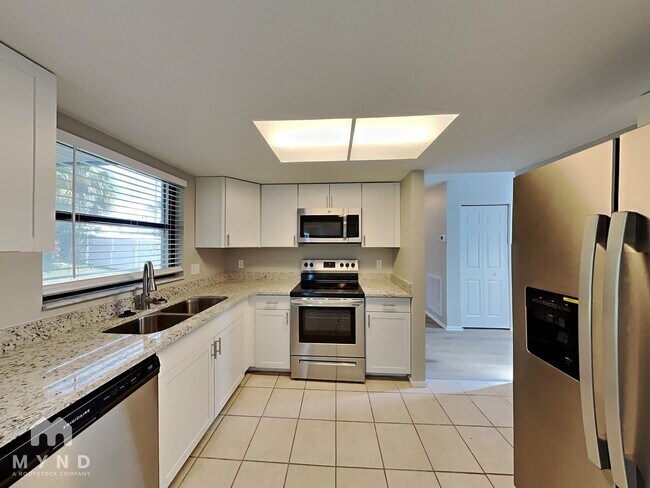 Foto del edificio - 7830 Seasons Ln