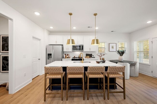 Building Photo - Marglyn Matthews