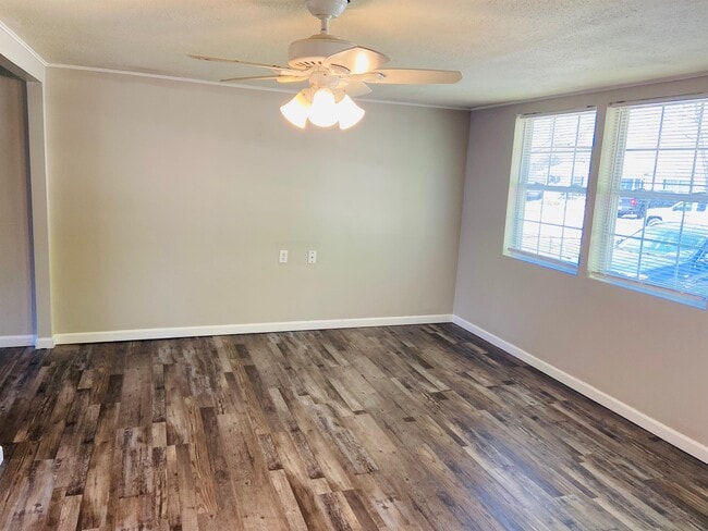Building Photo - 2320 Miracle Ave