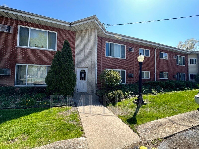 Primary Photo - 111 Harrington Ave