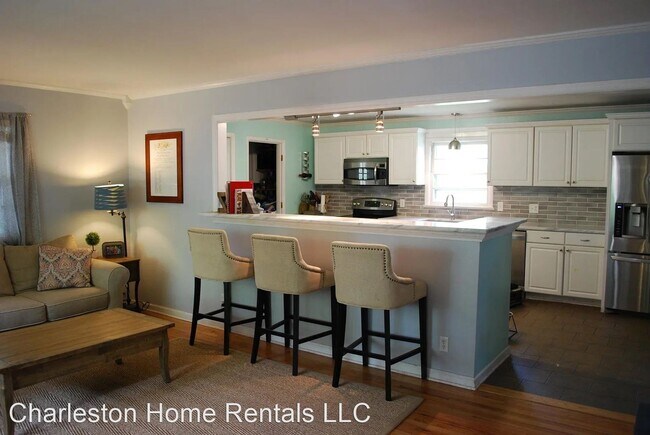 Building Photo - 3 br, 1.5 bath House - 6 Plainfield Dr