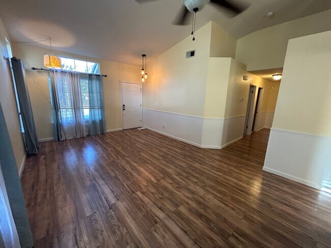 Building Photo - Beautiful Single Story 4 Bedroom, 2 Bath A...