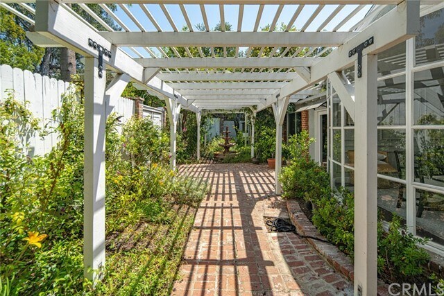 Foto del edificio - 3205 Berry Dr