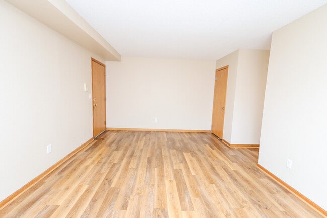 Building Photo - Clark Place Apartments & Townhomes