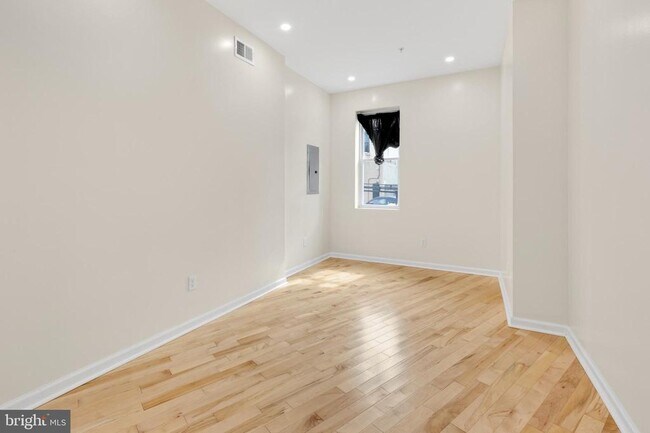 Building Photo - 2602 Frankford Ave
