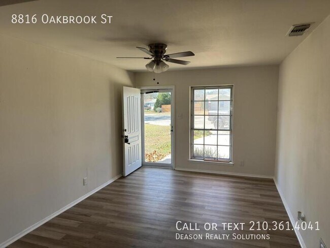 Foto del edificio - 8816 Oakbrook St