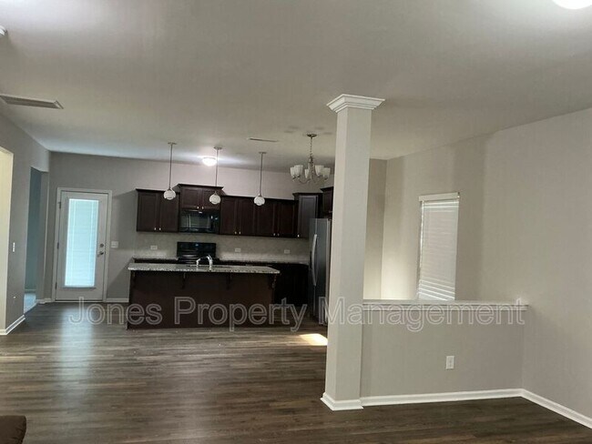 Foto del edificio - 616 Spencer Ln