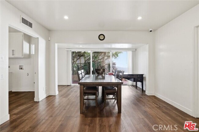 Foto del edificio - 6732 Wooster Ave