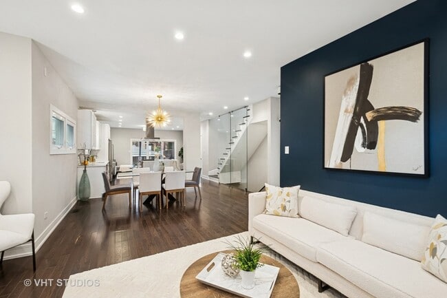 Building Photo - 3125 S Giles Ave