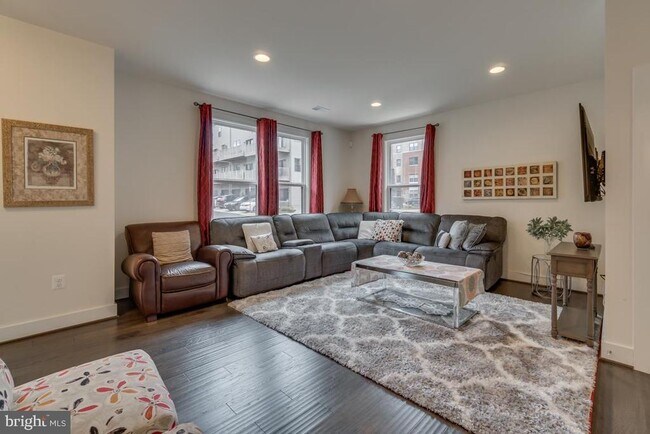 Foto del edificio - 44721 Ellsworth Terrace