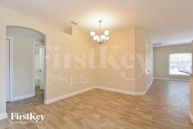 Building Photo - 805 Cheriton St