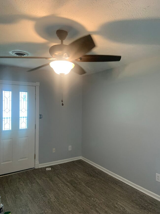 Foto del edificio - 616 Hughes St