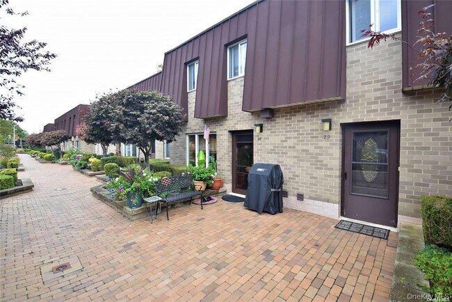 Foto del edificio - 200 Hilton Ave