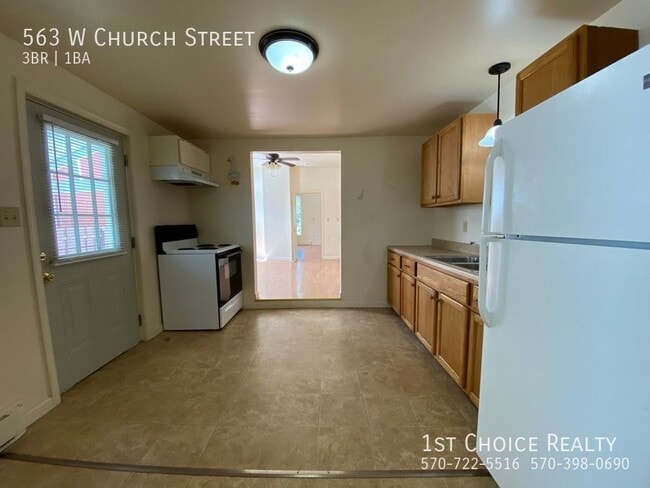Building Photo - Large 3 bedroom house for rent!