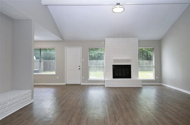 Foto del edificio - 7814 Barnhill Dr