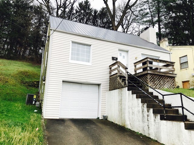 Primary Photo - 235 Sunset Dr