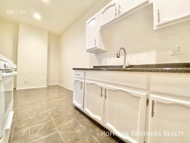 Building Photo - 1516 S Wilton Pl