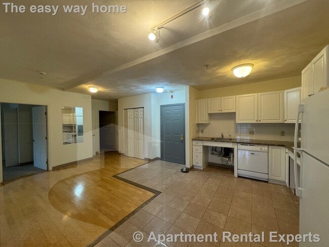 Building Photo - 373 Highland Ave