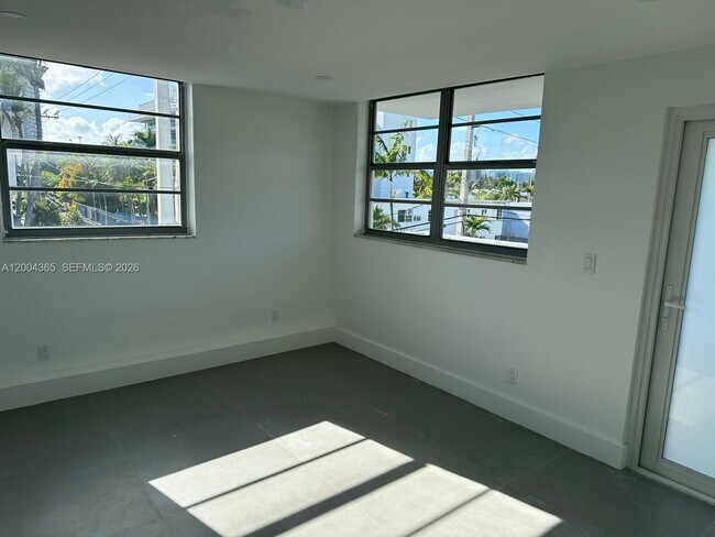Foto del edificio - 360 Meridian Ave
