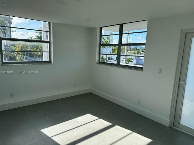 Building Photo - 360 Meridian Ave
