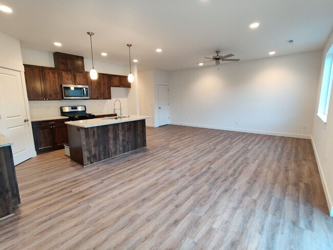 Building Photo - Contemporary Townhome with Open Floor Plan...