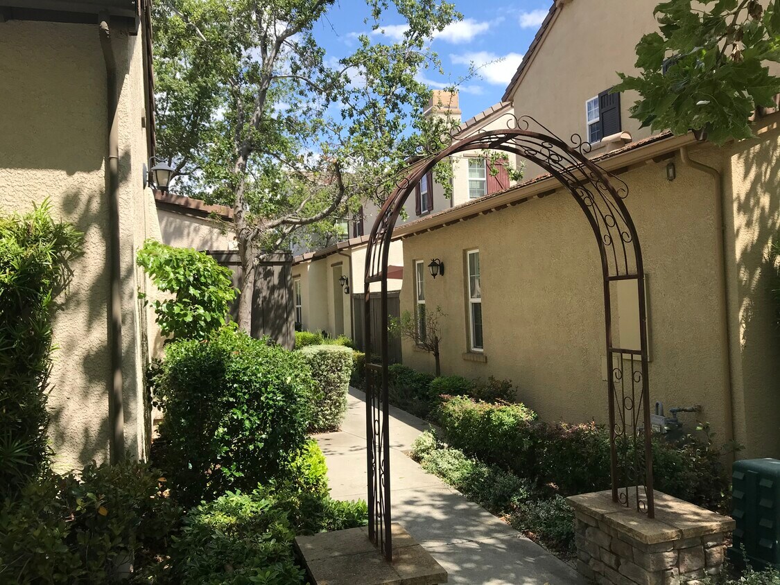 17 Villa Gardens Ct, Roseville, CA 95678 House Rental in Roseville