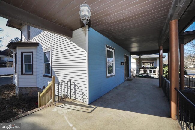 Building Photo - 1112 Collings Ave