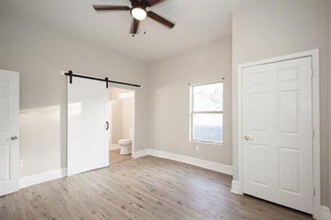 Foto del edificio - 211 W Cherry St