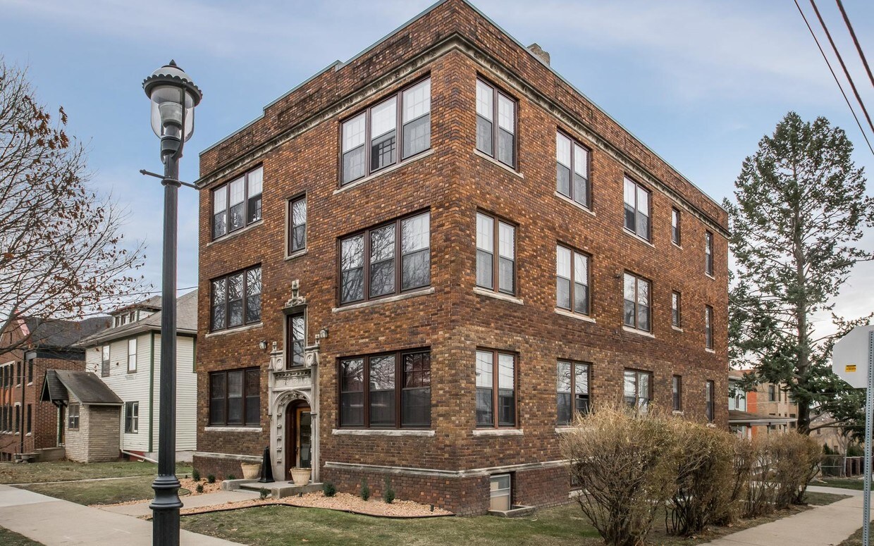 Primary Photo - 1534 Woodland Ave