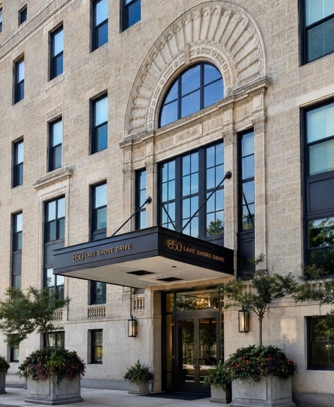Building Photo - 850 N Lake Shore Dr
