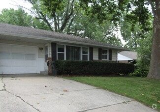 Building Photo - 1003 E McHenry St