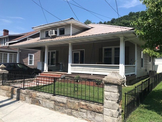 Foto del edificio - 132 Myra Barnes Ave