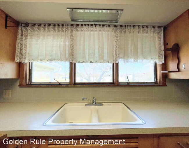 Foto del edificio - 3 br, 1 bath House - 1001 S Main St