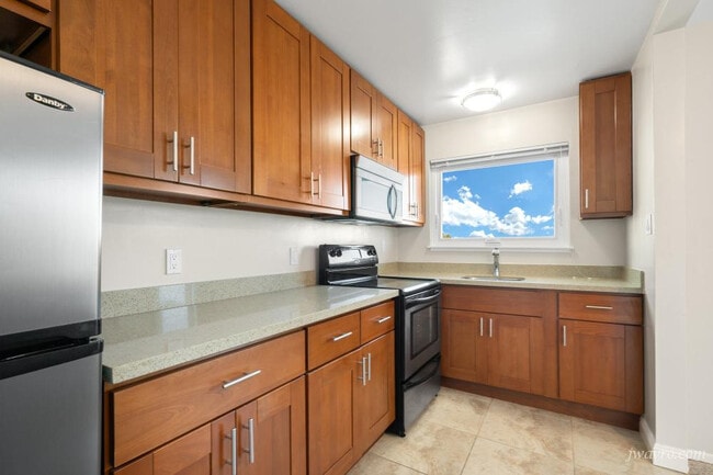 Building Photo - 755 Burnett Ave