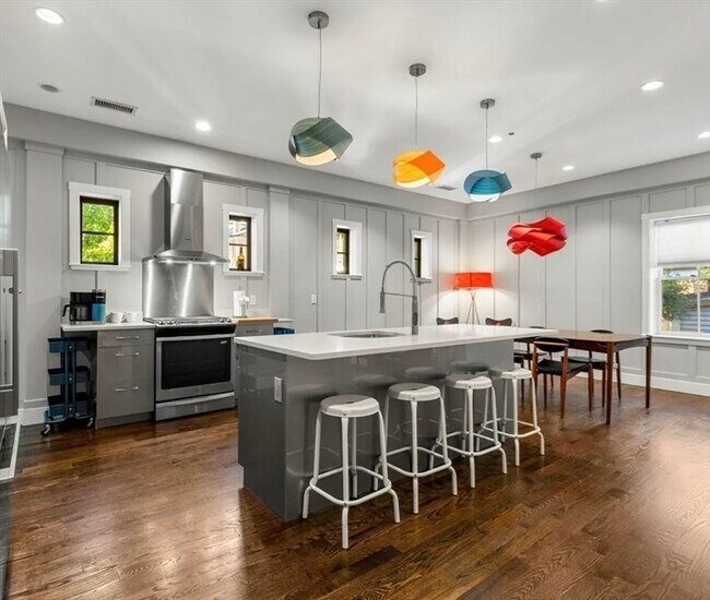 Foto del edificio - 653 E 3rd St