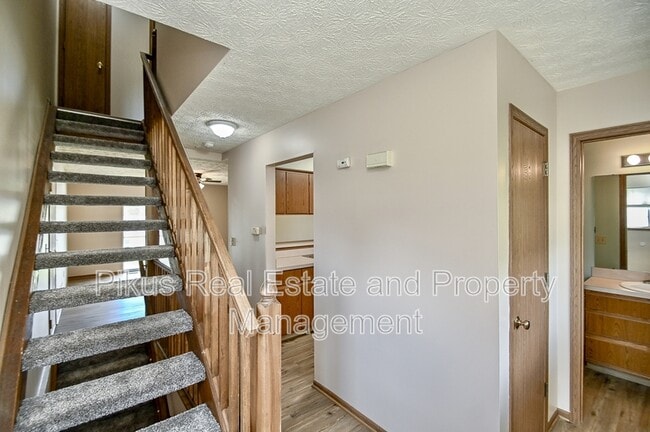 Foto del edificio - 2012 Redwing Dr