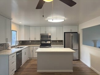 Building Photo - 2460 Brookside Way